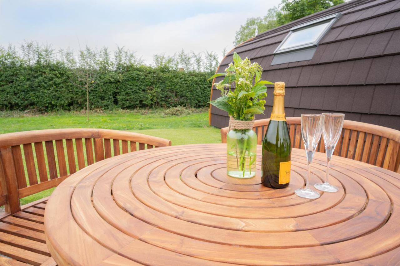 Orchard Glamping Hotel Catterall ภายนอก รูปภาพ
